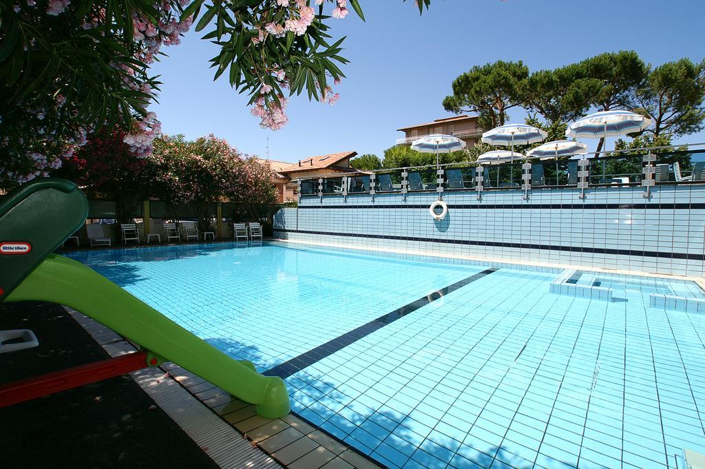 Hotel Antares Cervia Kültér fotó